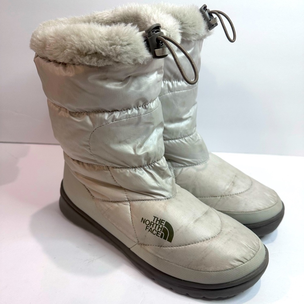 Used Women’s North Face puffer boots sz.10